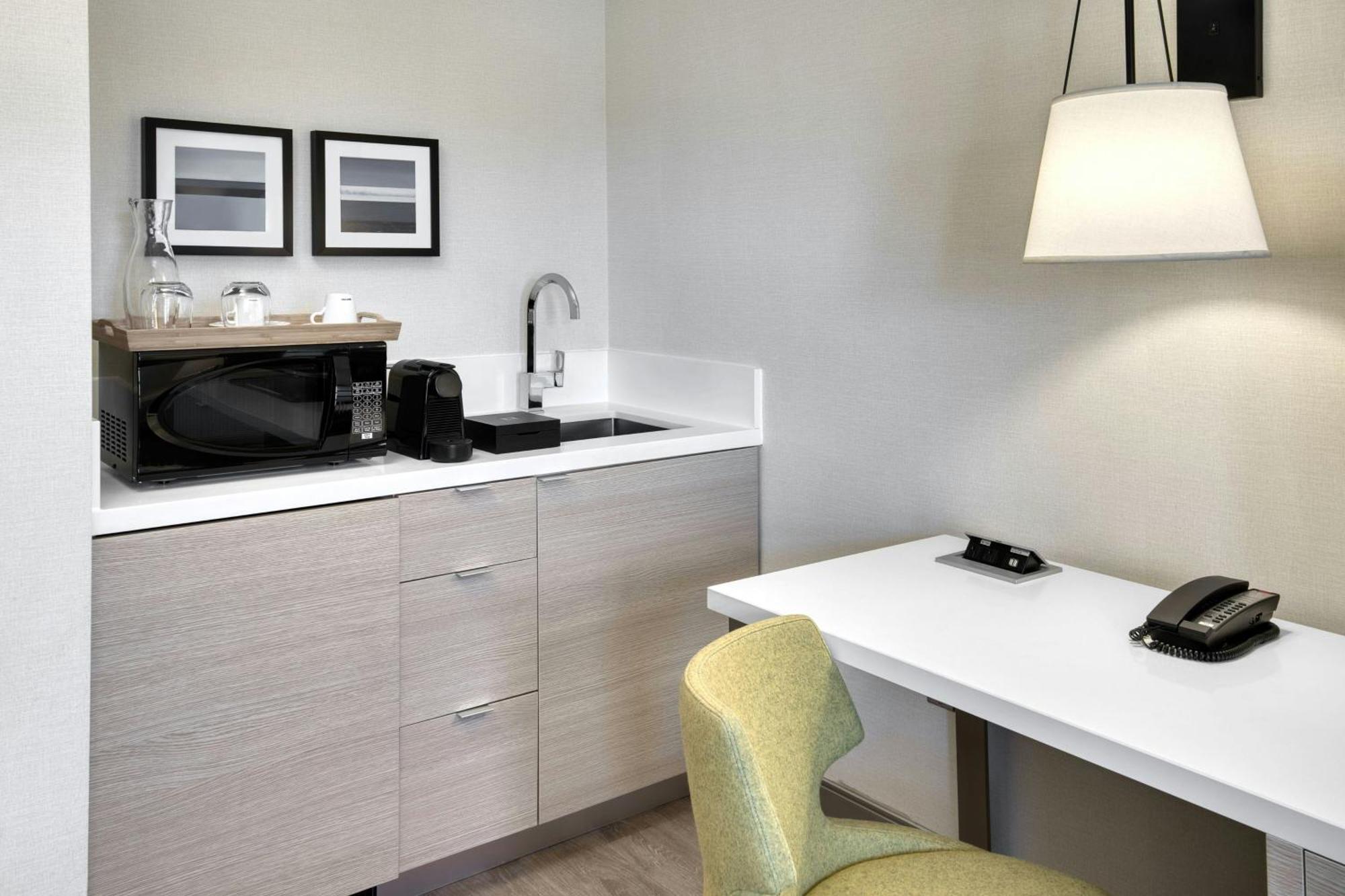 The Insignia Hotel, Sarnia, A Tribute Portfolio Hotel Exterior foto